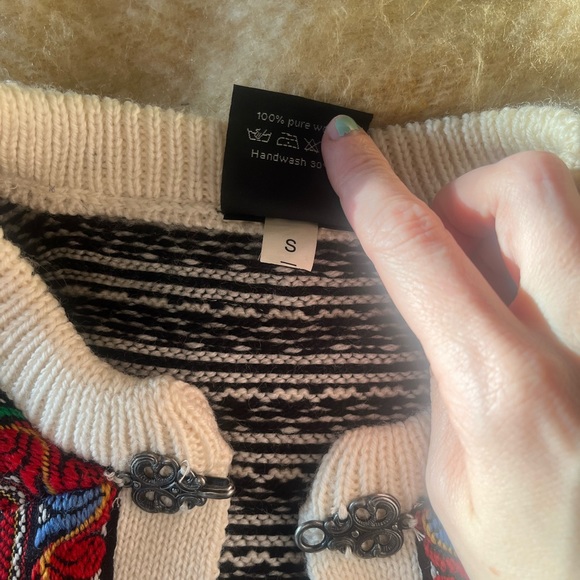 Brand new arctic circle women’s sweater size small - Picture 4 of 4